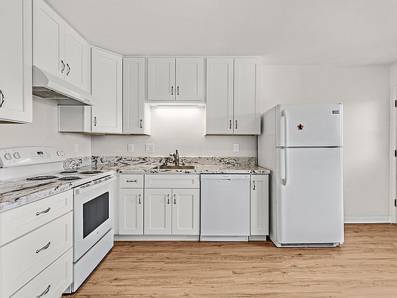 4th image of 318 Warren Ave