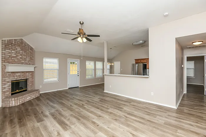 420 Heritage Dr — Photo 3