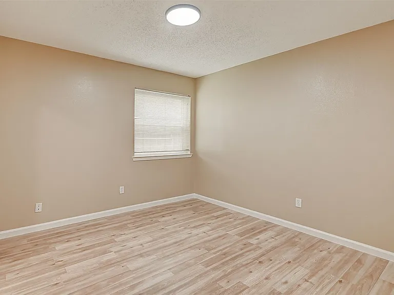 2302 Brook View Ln — Photo 20