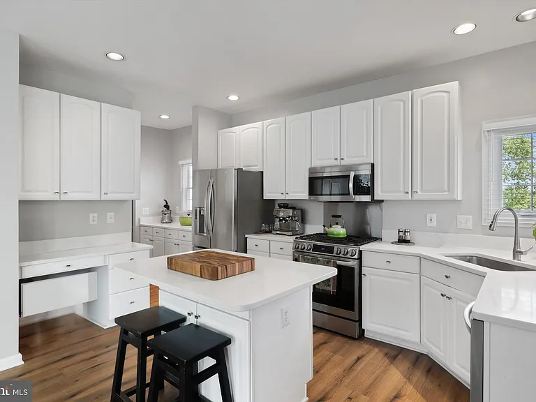 42903 Redfield St — Photo 17