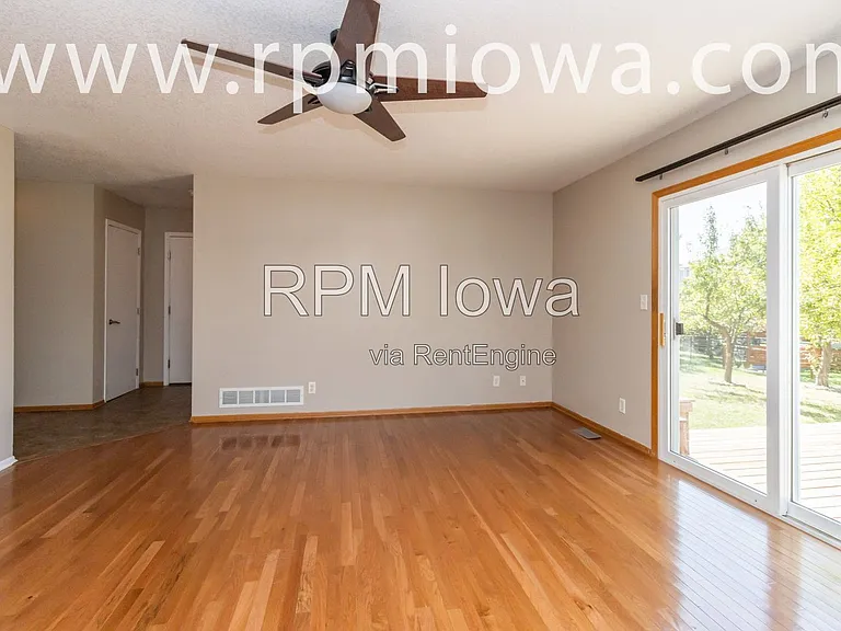 770 SE Harper Dr — Photo 5