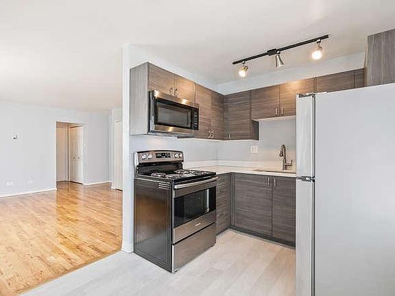 5th image of 20 S Pennsylvania St #7