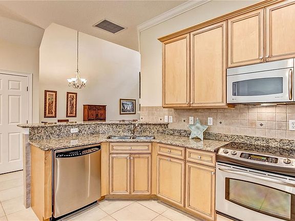 3rd image of 95084 Elderberry Ln