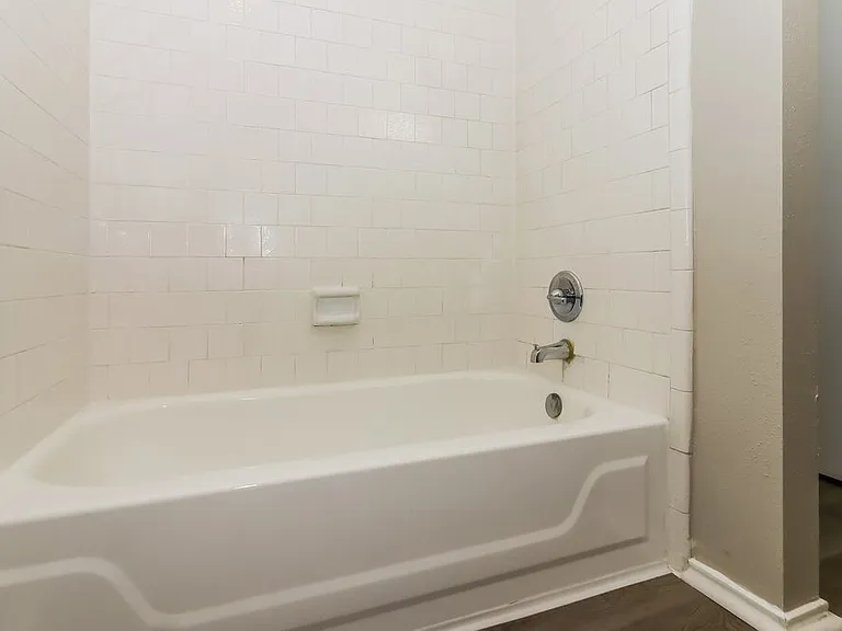 1525 Miller Ave — Photo 11