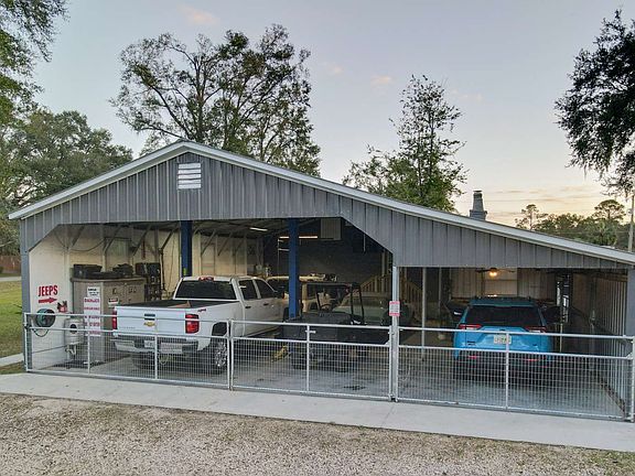 2nd image of 190 SE Cherokee Way