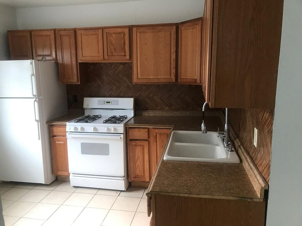 2nd image of 5931 Pryor Ln