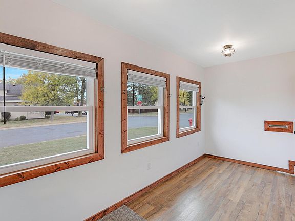 4th image of 304 13th St W