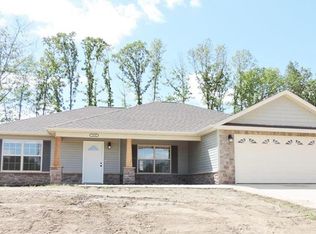 101 Creek View Dr, Saint Robert, MO 65584
