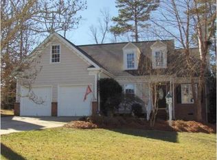 221 Hickory Glen Ln, Holly Springs, NC 27540