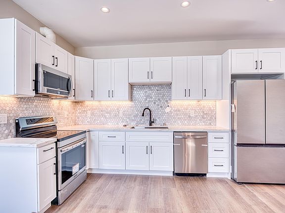 5th image of 4202 Telegraph Ave #203