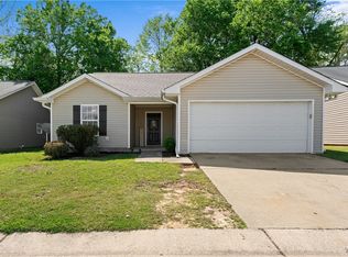 370 Holly Berry Ln, Moundville, AL 35474