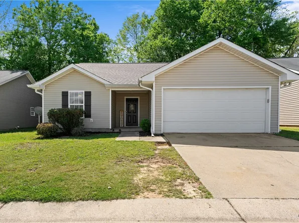 370 Holly Berry Ln, Moundville, AL 35474