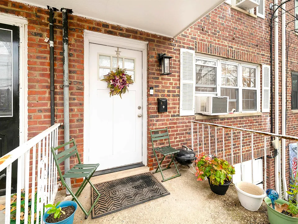 64 College St #1