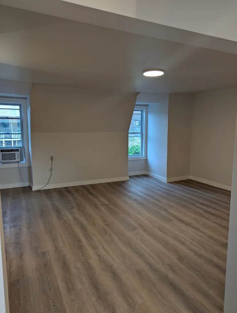 1229 Round Top St — Photo 3