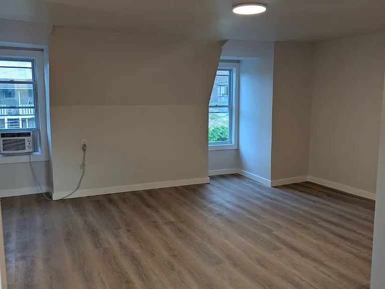 1229 Round Top St #3 — Photo 3