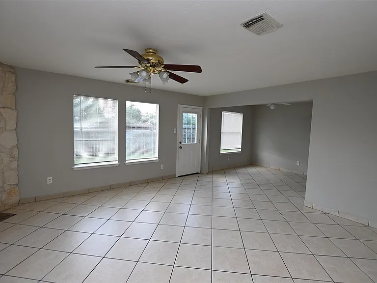 8811 Baskove Dr — Photo 3