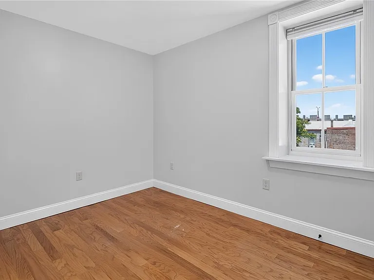224 E State St — Photo 38