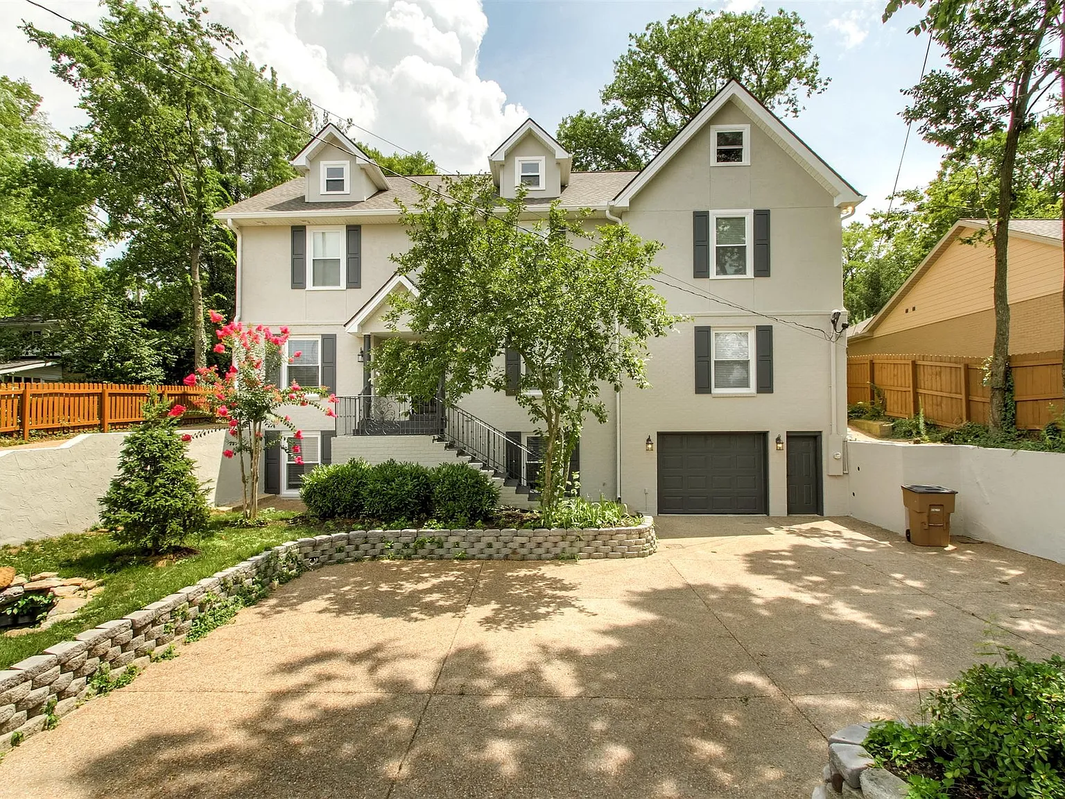 6 bed, 4.5 bath, 4727 sqft, $7,500 — Photo 1