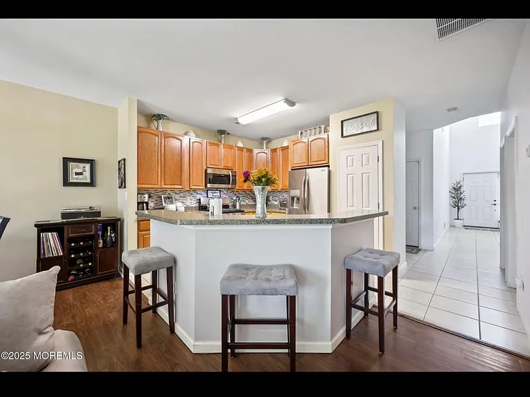 100 Pine St #9 — Photo 11