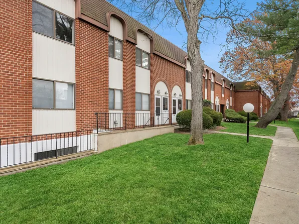 140 McGlynn Pl #140, Cedarhurst, NY 11516