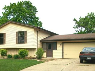 987 Sheffield Dr, Crystal Lake, IL 60014