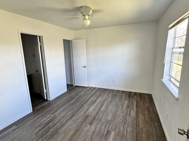 1808 Springlake W — Photo 7
