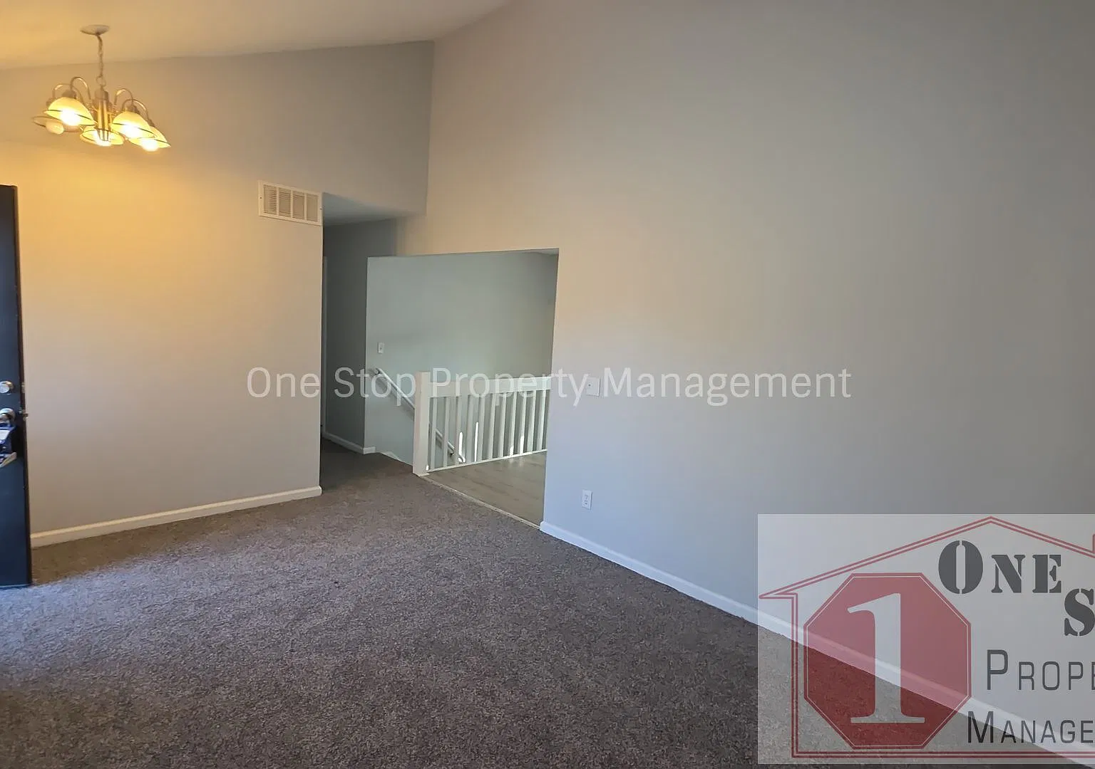 Beautiful 4 Bedroom 2 Bathroom in KCMO! — Photo 3