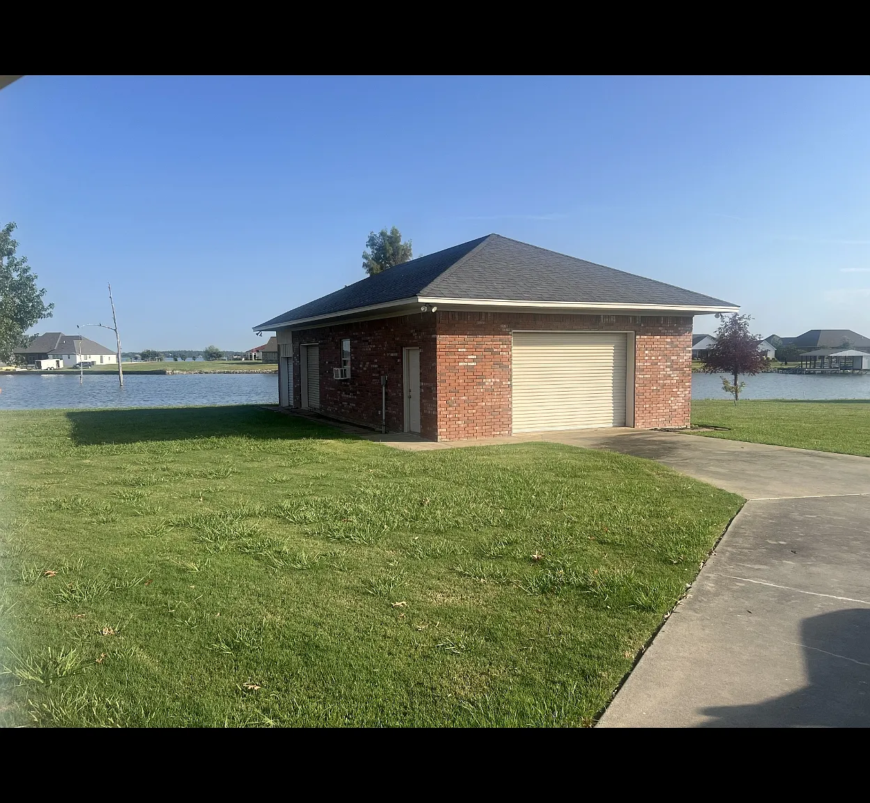 4 bed, 2142 sqft, $8,500 — Photo 2