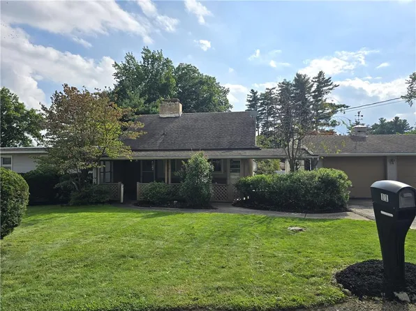 11 Dorchester Dr, Dallas, PA 18612