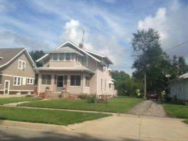 1st image of 795 E 3rd St