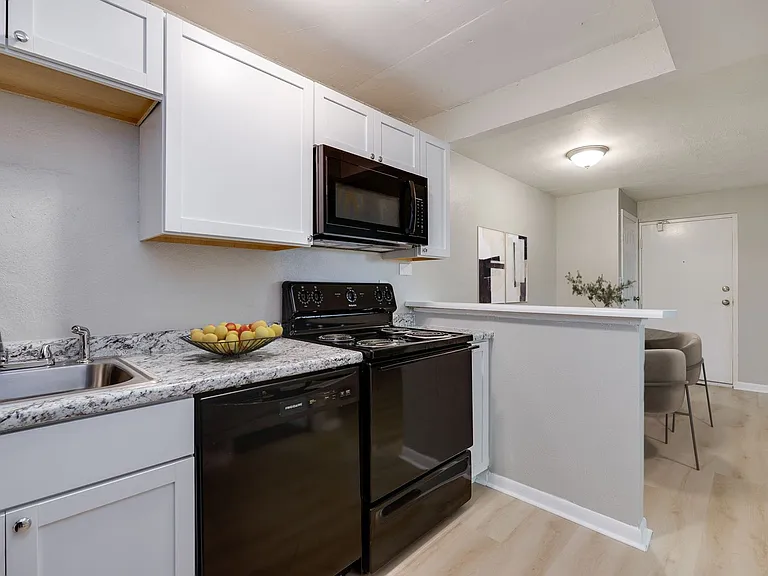 Monroe Terrace Apartments — Photo 5