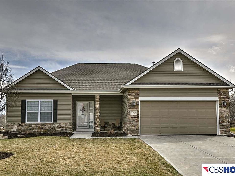 1st image of 21427 Hampton Dr