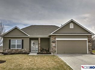 21427 Hampton Dr, Gretna, NE 68028