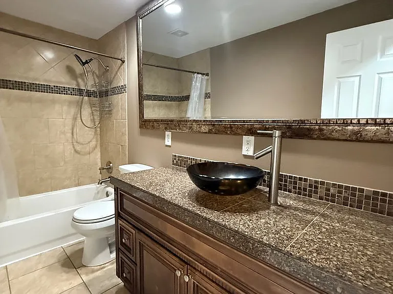 526 S 40th Ave #D — Photo 14