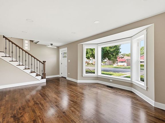 3rd image of 10516 S King Dr