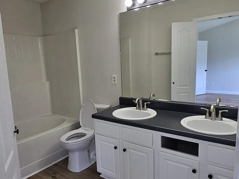 3902 Elizabeth Glen Way — Photo 10