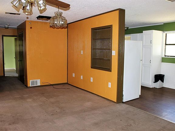 5th image of 875 Westwood Dr