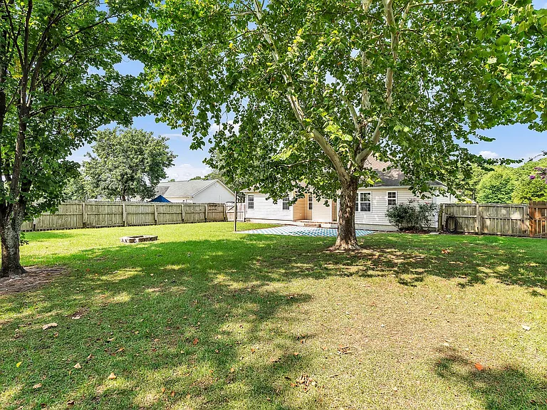 403 Arabian Ln — Photo 43