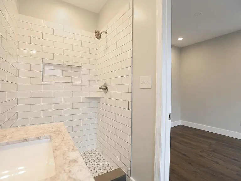 747 Gresham Pl NW #A — Photo 14