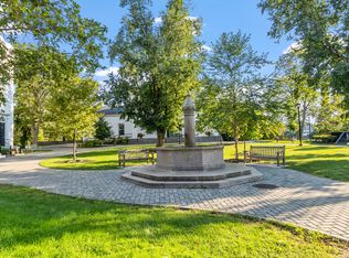 1 School St #R7, Manchester, MA 01944