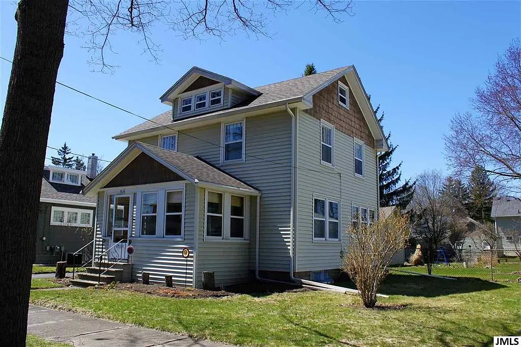 516 7th St photo 1