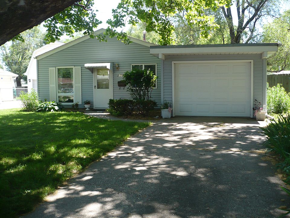 Lovely shaded yard