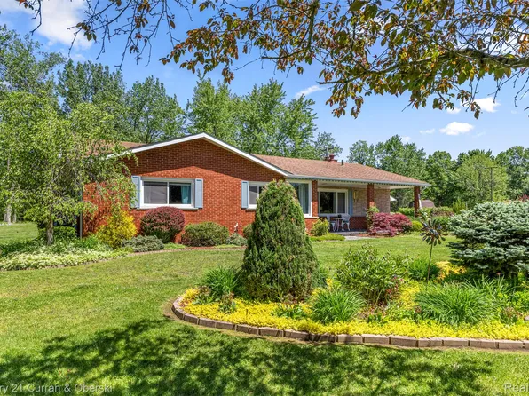 38894 S Huron Rd, New Boston, MI 48164