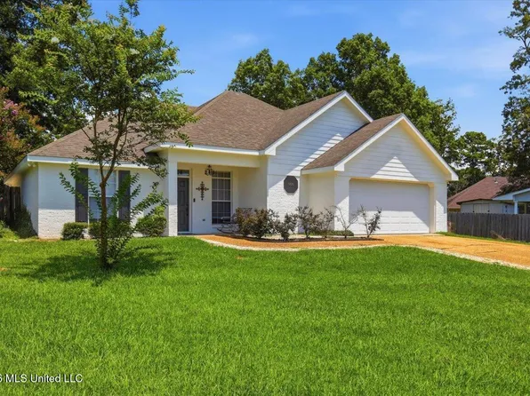 906 Oakwood Cv, Pearl, MS 39208