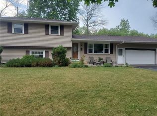 11 Abby Ln, Rochester, NY 14606