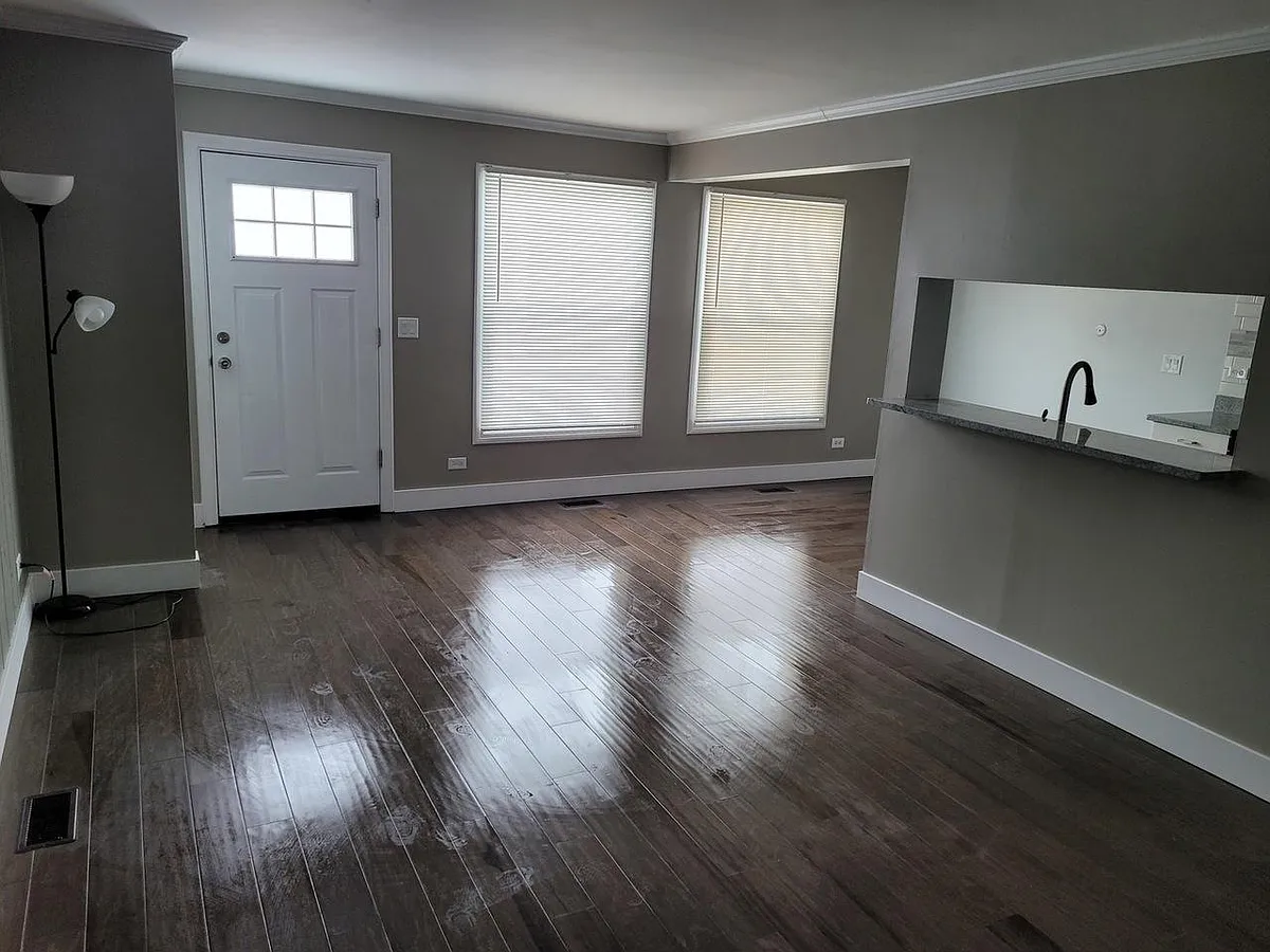 Entrance / Living Room - Farmingdale Cir