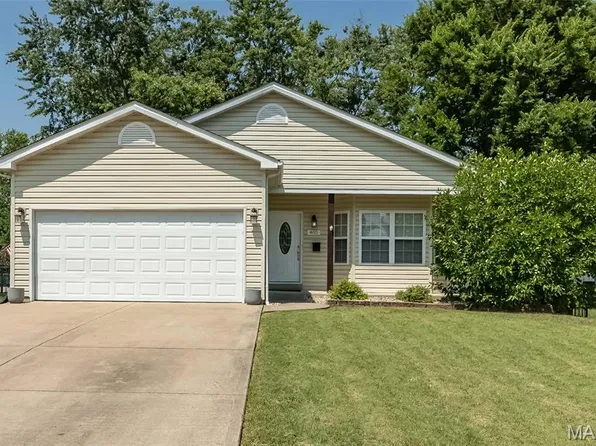 405 2nd St, Warrenton, MO 63383