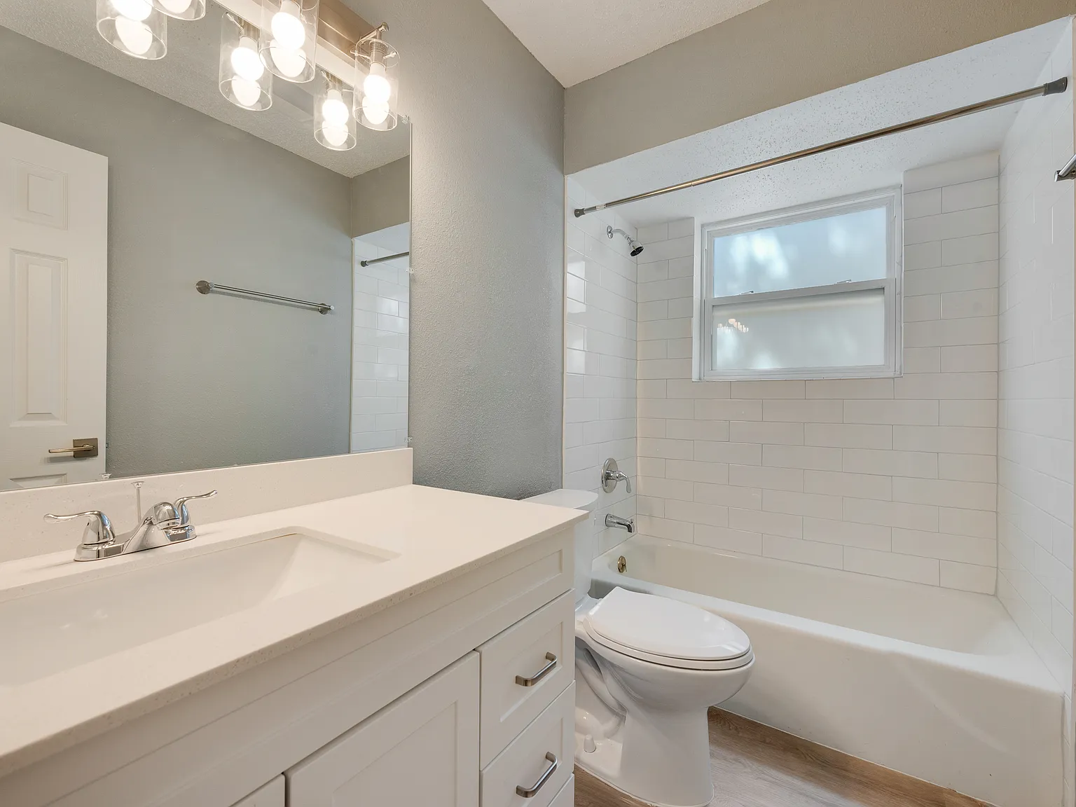 3 bed, 1964 sqft, $2,299 — Photo 3