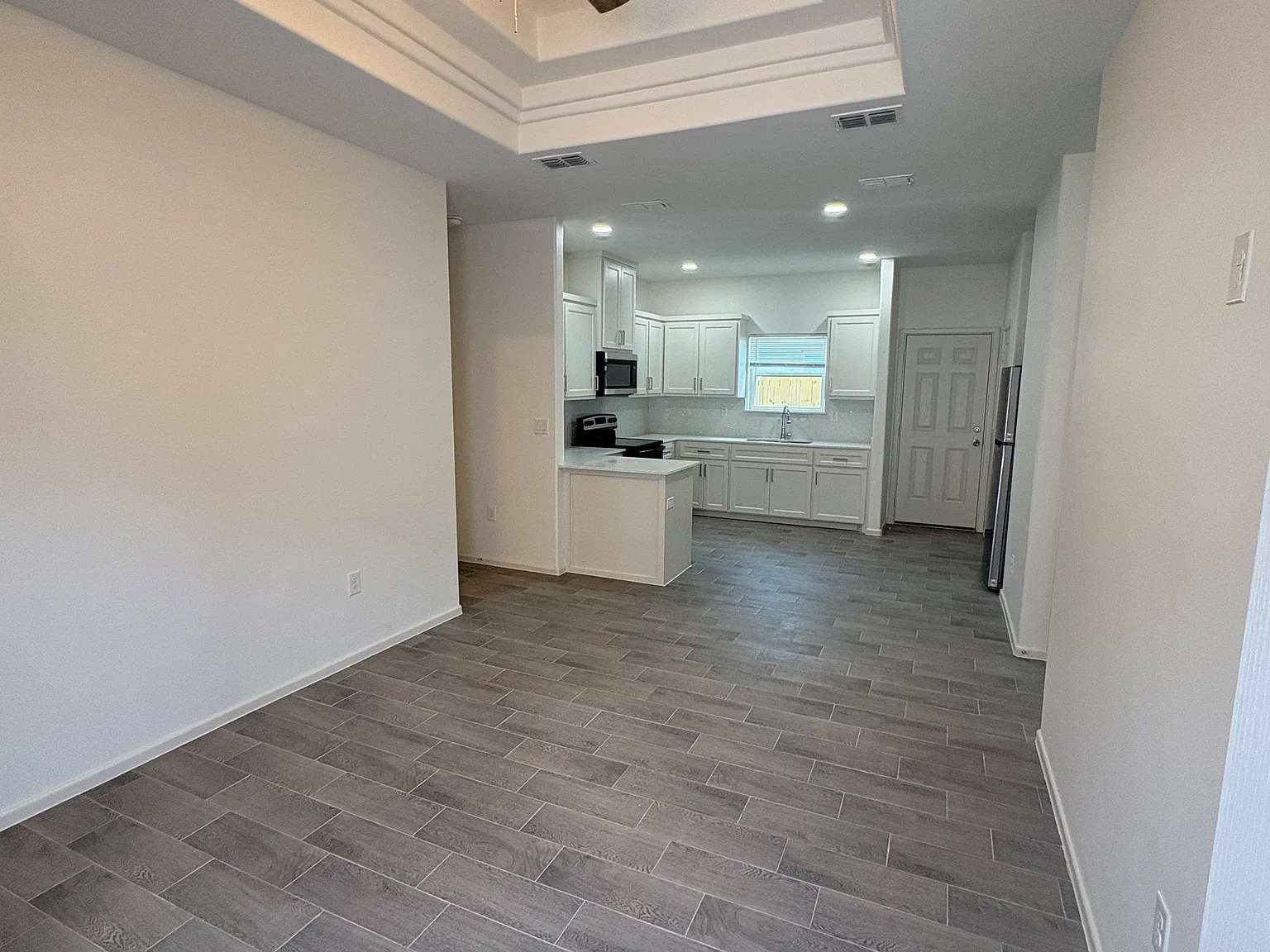 3 bed, 1116 sqft, $1,175 — Photo 2