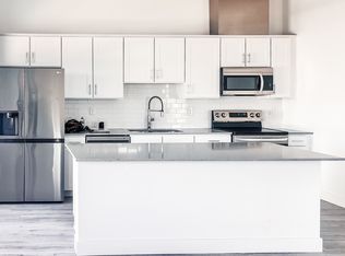 3230 N 37th St #116, Phoenix, AZ 85018